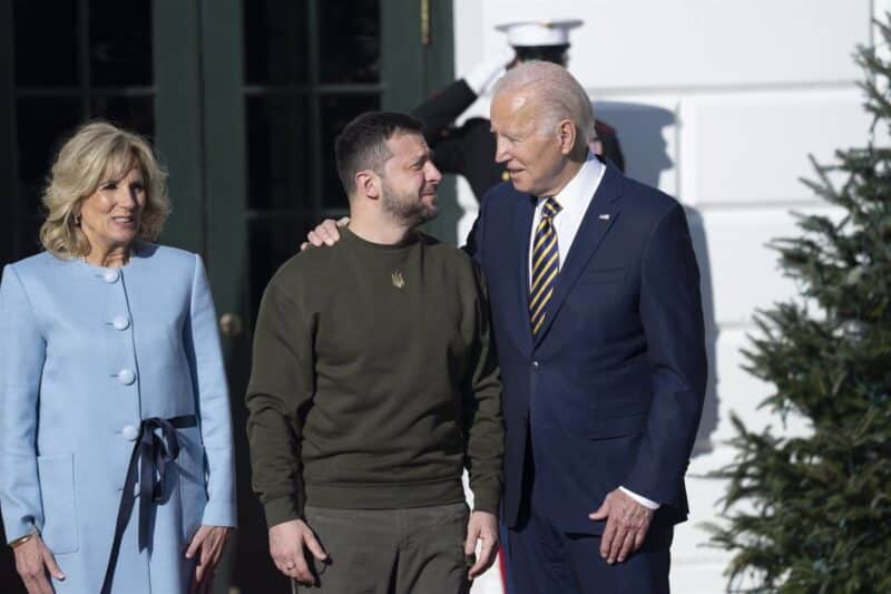 Biden afirma ante Zelenski que Ucrania no estará sola frente a Putin