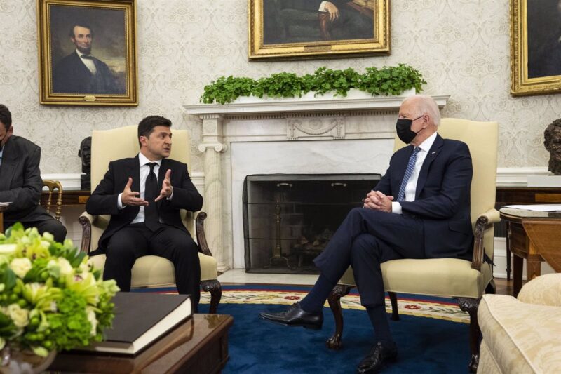 Biden reconoce estar "encantado" con la visita de Zelenski y asegura tener "mucho" que hablar