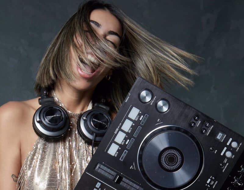 Claudia LeÃ³n: la dj Cubana&Castiza que se ha convertido en la sensaciÃ³n de la mÃºsica electrÃ³nica