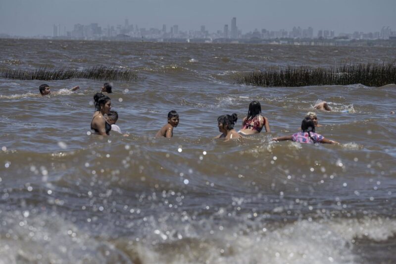 Declarada la alerta roja por calor extremo en cuatro provincias del norte de Argentina