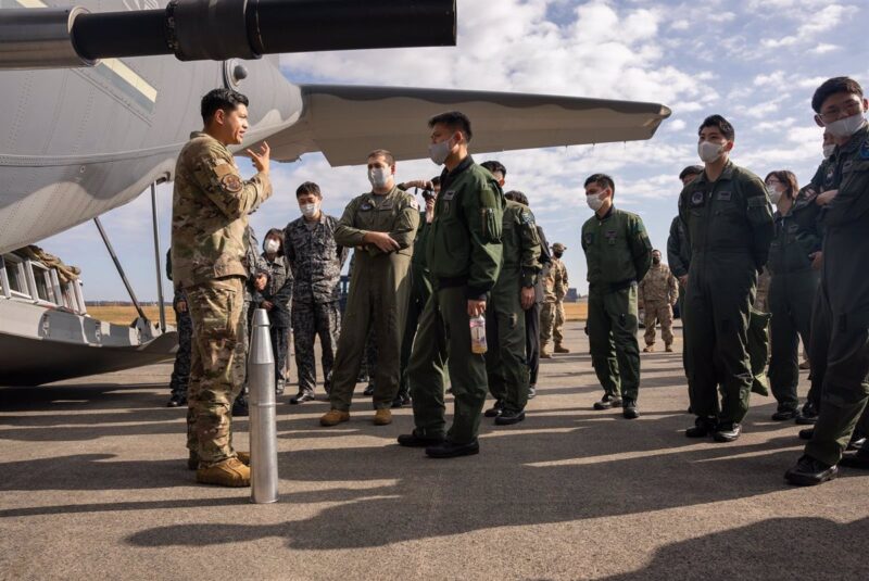 EEUU reforzará su presencial militar en el suroeste de Japón ante la amenaza de China