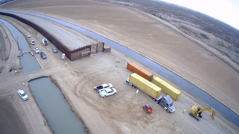 El Gobierno de EEUU demanda al estado de Arizona por colocar contenedores a modo de muro en la frontera