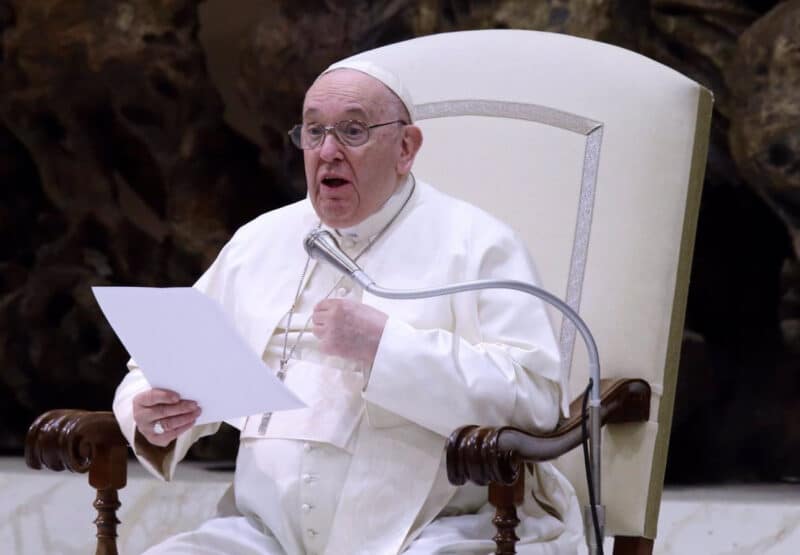 El Papa: "Con un año que no se fabriquen armas se resuelve el problema del hambre en todo el mundo"