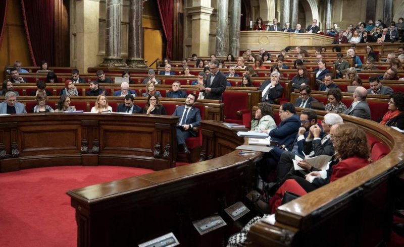 El Parlament insta a velar por los derechos lingüísticos de las personas ciegas catalanohablantes