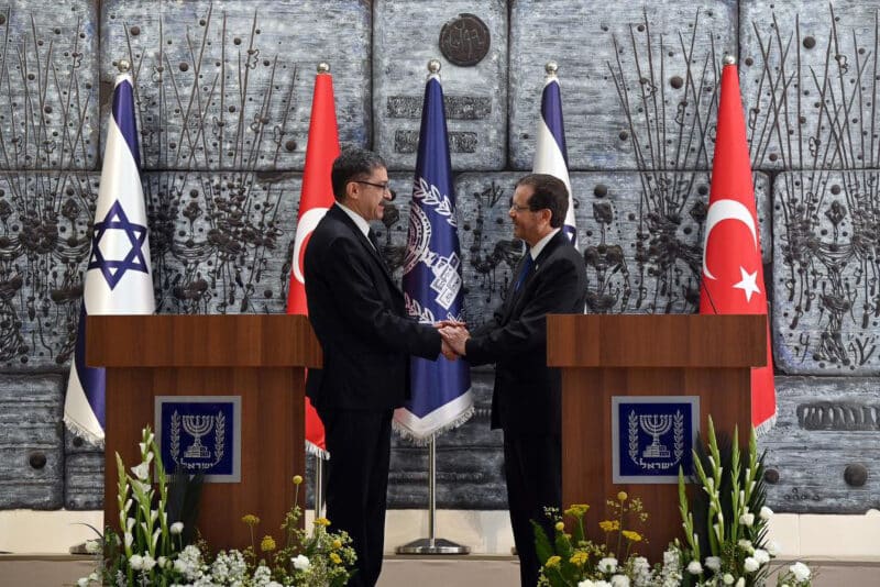 El presidente israelí Herzog recibe al embajador turco en Israel