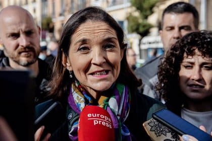 El PSOE rechaza el teléfono de información a embarazadas de Ayuso y cree que cercena "los derechos de las mujeres"