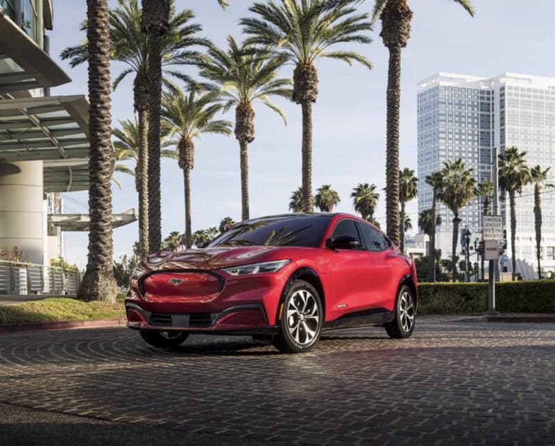 Ford aumenta la producción del Mustang Mach-E y se suma a Tesla en la rebaja de precios