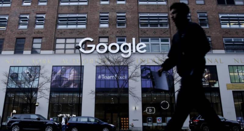 Google se compromete con Bruselas a mejorar la transparencia de sus servicios de reservas de vuelos y hoteles