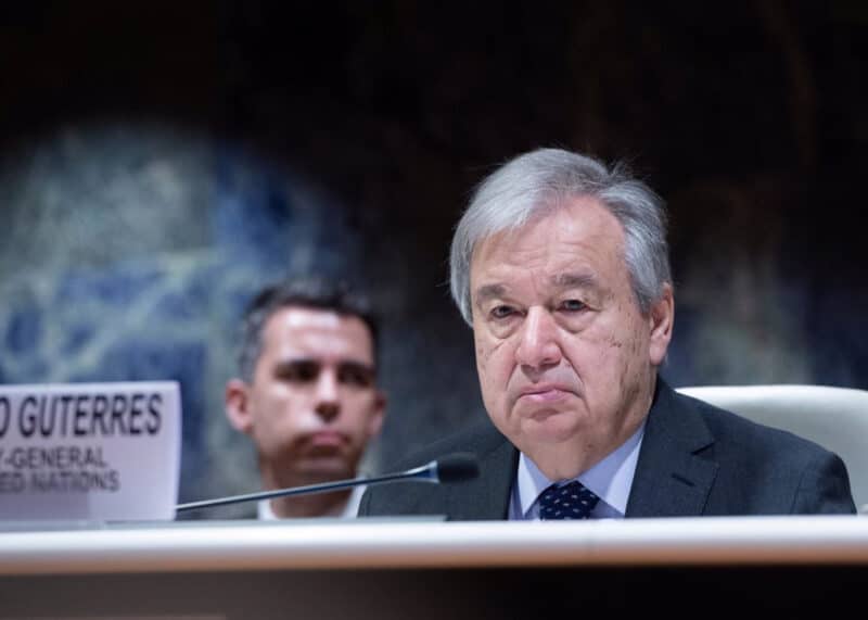 Guterres exige a los talibán que revoquen la "escandalosa" prohibición de impedir a las mujeres estudiar