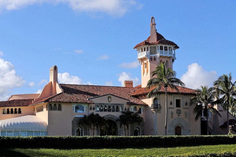 Hallan nuevos documentos clasificados en la residencia de Mar-a-Lago de Trump