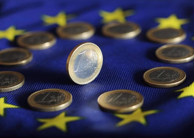 La Eurocámara pide culminar las reformas de normas bancarias y evitar un aumento de requisitos en la UE