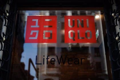 La matriz de Uniqlo gana 637 millones en su primer trimestre, un 8% menos