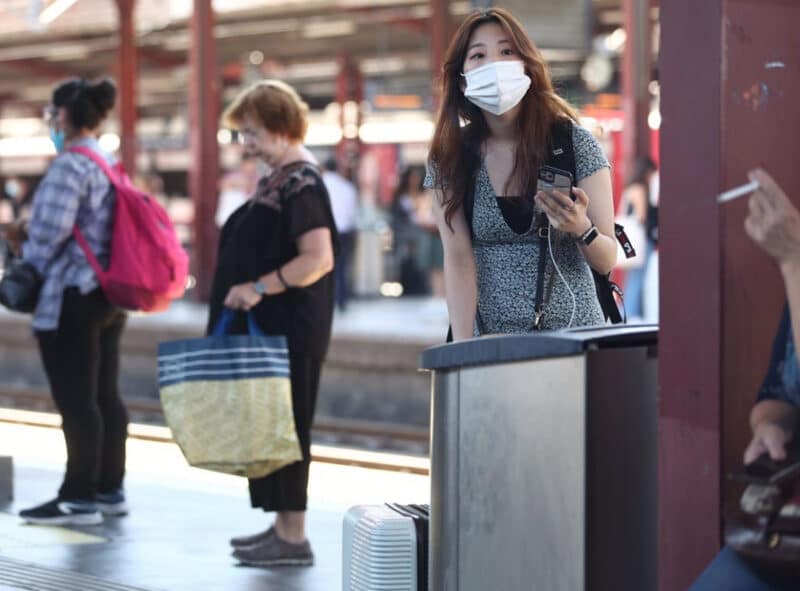 La patronal de transporte público celebra la retirada de la mascarilla en sus espacios