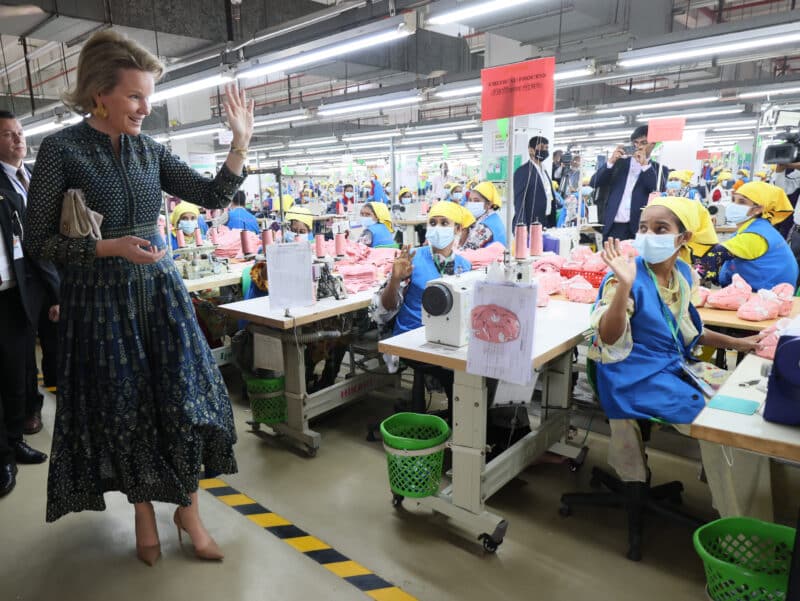 La Reina de Bégica visita Bangladesh