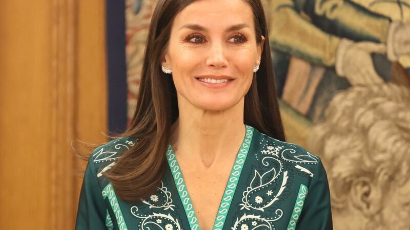 La Reina Letizia tira de fondo de armario