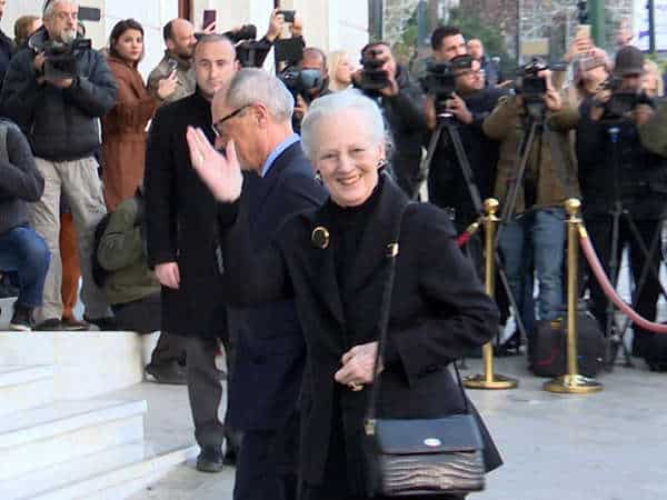 La Reina Margarita de Dinamarca llega a Atenas para el funeral del Rey Constantino de Grecia