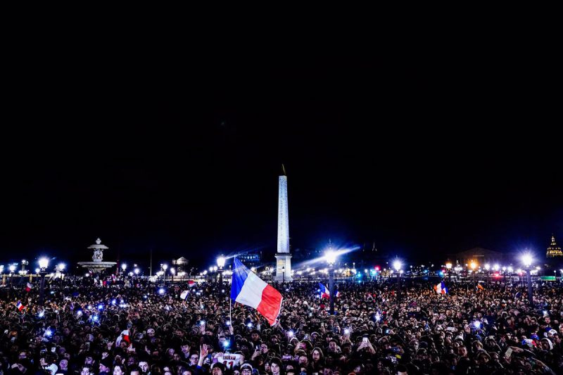 La selección francesa recibe el cariño de su afición en París por el subcampeonato mundial