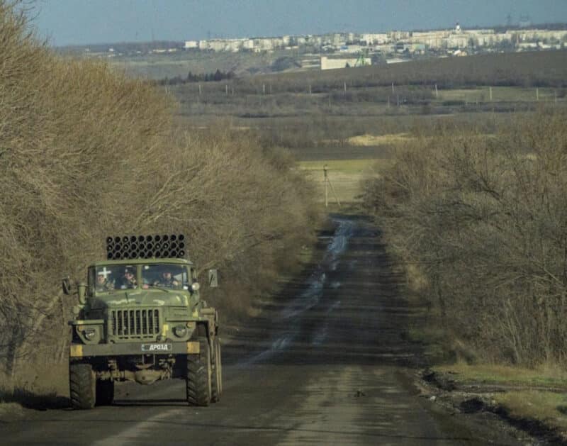 Las autoridades prorrusas de Donetsk alertan del envío de milicianos del Batallón Azov a Bajmut