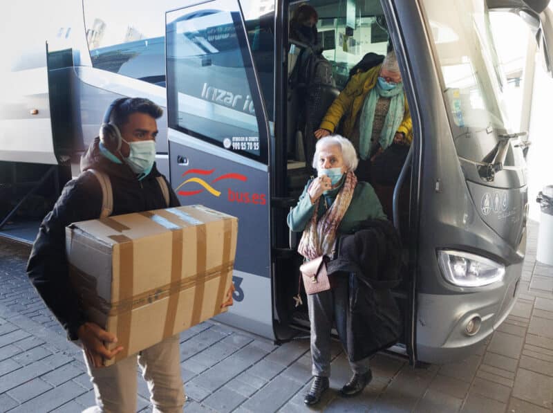 Las mascarillas dejan de ser obligatorias en los transportes públicos españoles