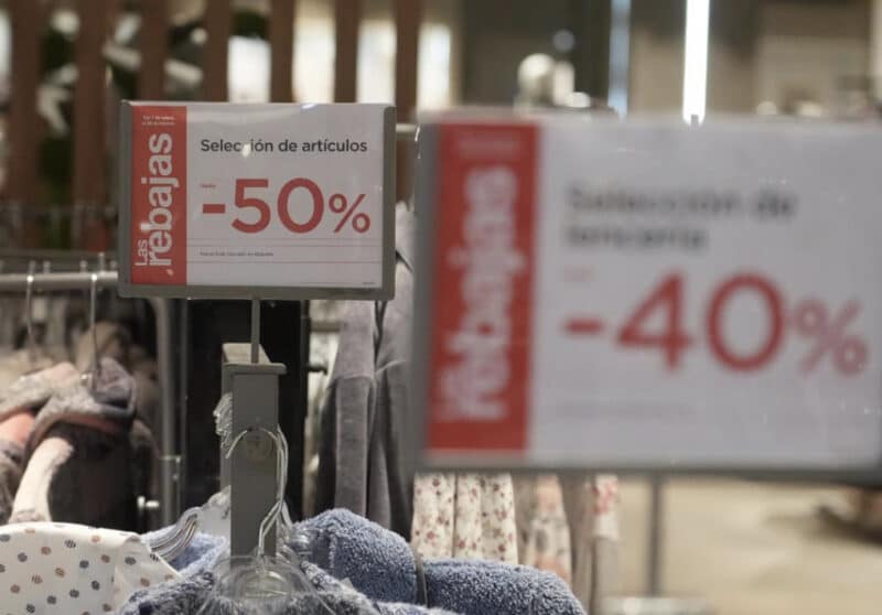 Las rebajas de moda en invierno son "menos atractivas" que las del 'Black Friday', según un estudio