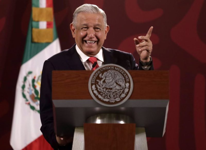 López Obrador subraya que México tiene "las puertas abiertas" a Castillo y a todos los "perseguidos" en Perú