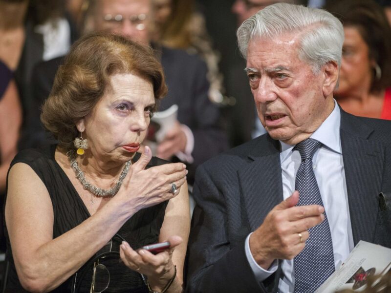 Mario Vargas Llosa y Patricia Llosa, primera imagen juntos en París