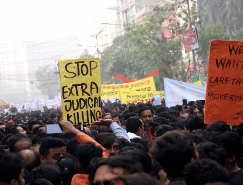 Miles de personas salen a la calle en Bangladesh en manifestaciones convocadas por partidos opositores