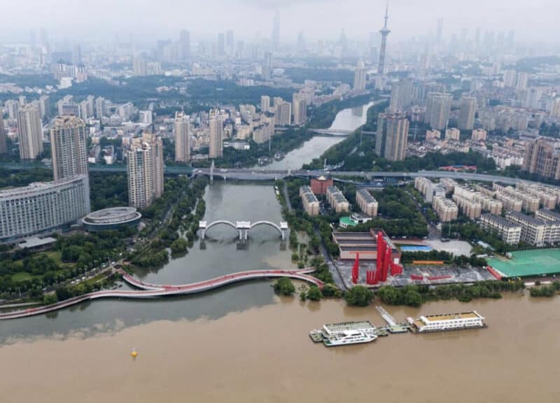 Mueren dos personas y siete son dadas por desaparecidas tras una crecida en un río cerca de una presa en China