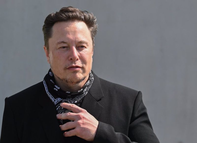 Musk sigue reduciendo su participación en Tesla y vende 22 millones de acciones por 3.385 millones