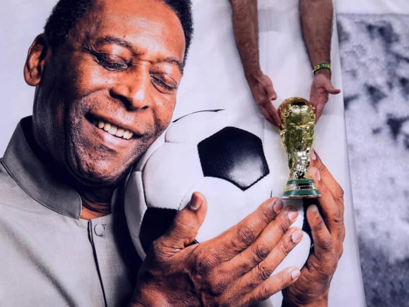 Pelé empeora por el avance de su cáncer