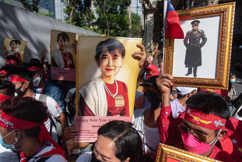 Pueblo de Myanmar protesta en Bangkok