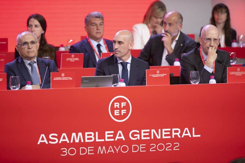 Rubiales persigue "perfeccionar" la candidatura al Mundial 2030