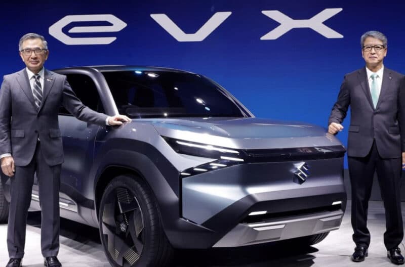 Suzuki presenta en Delhi el 'concept car' eléctrico eVX, que se lanzará en 2025