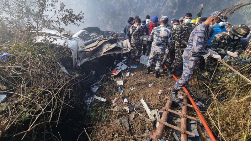 Un avión con 72 pasajeros a bordo se estrella en Pokhara, Nepal