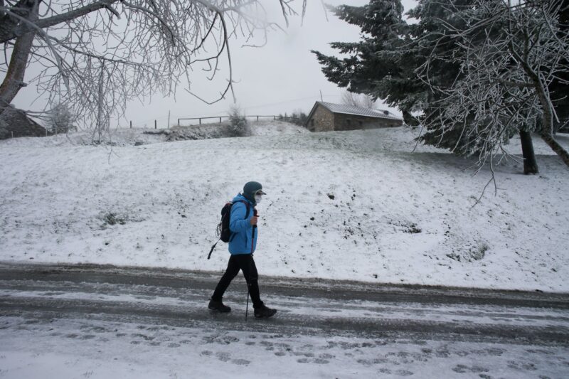 Una treintena de provincias estarán este martes en riesgo por frío, nevadas y oleaje