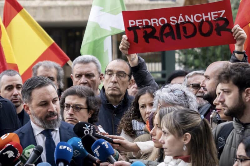 Vox lleva al TC "totalitaria" Ley de Memoria atacando al PP por no derogar normas autonómicas en Andalucía y CyL