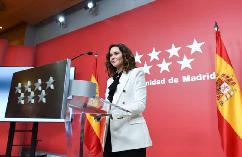 Ayuso acusa a Sánchez de intentar comprar votos por 17 euros al mes: en Madrid eso lo llamamos un engañabobos