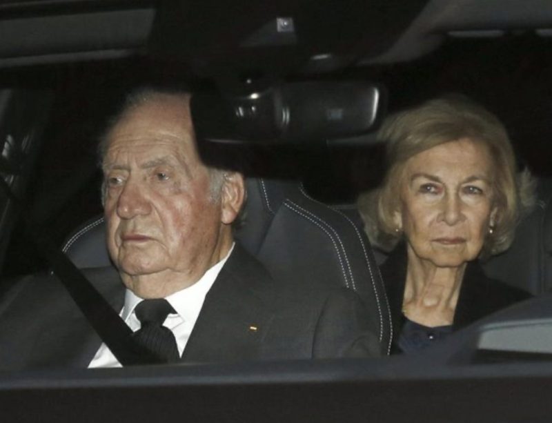 Don Juan Carlos y Doña Sofía eligen un símbolo religioso para su ‘christmas’ navideño