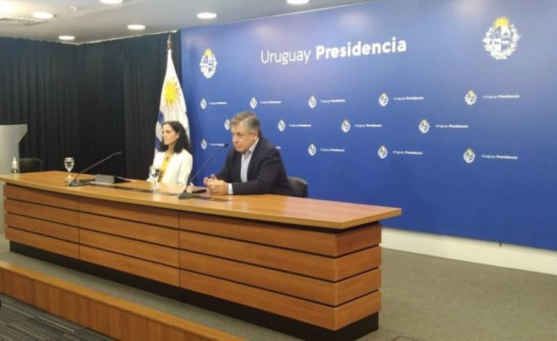 El Gobierno de Uruguay decide rebajar el precio de los combustibles a partir del 1 de enero