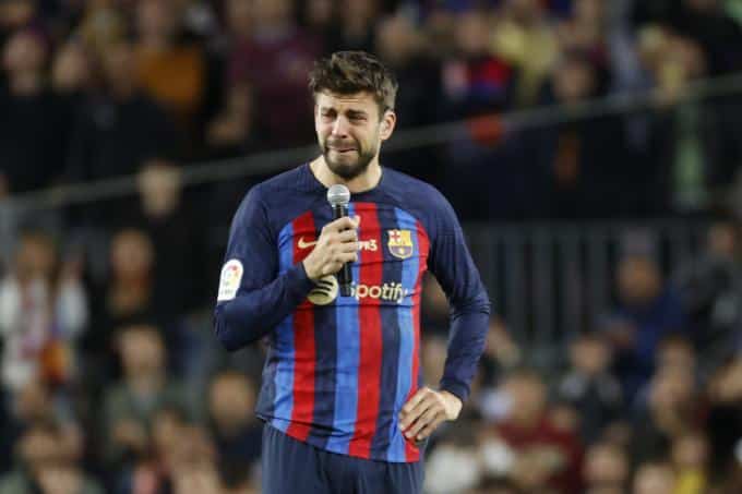 Gerard Piqué entra en su última convocatoria con el FC Barcelona para visitar El Sadar