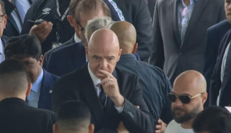 Gianni Infantino se hace un 'selfie' en el velatorio de Pelé