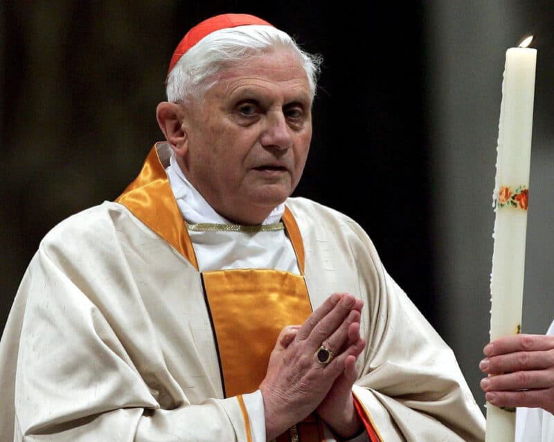 La causa por presunto encubrimiento de abusos contra Ratzinger sigue abierta a pesar de su muerte