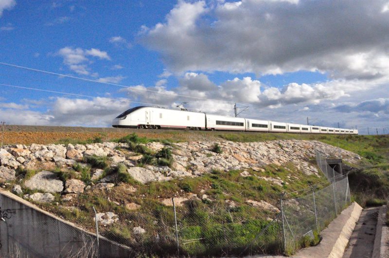 La firma de inversión Torrblas aflora un 3% en Talgo y un 5% en Árima Real Estate