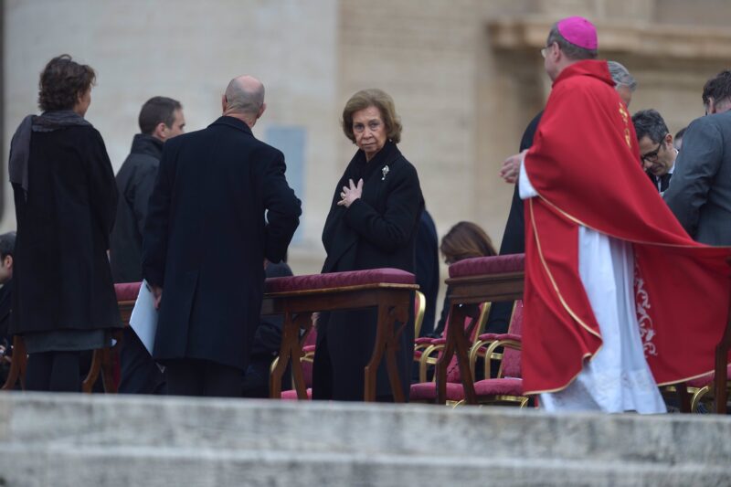 La Reina Sofía y los Reyes de Bélgica, única representación 'royal' en el funeral de Benedicto XVI en el Vaticano