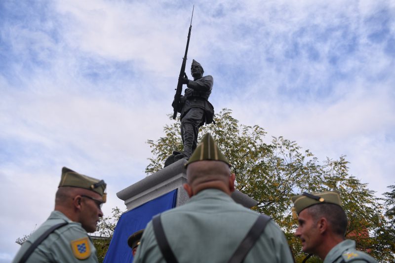 Madrid inaugura una estatua en homenaje al legionario