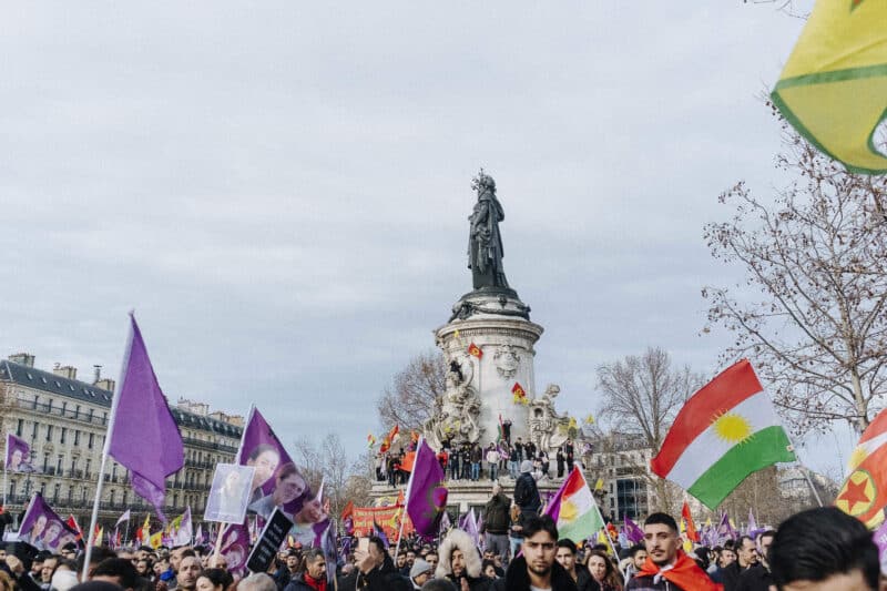 Marcha kurda en París