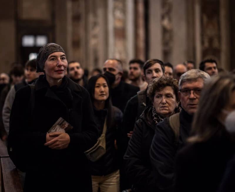 Más de 160.000 personas acuden a despedirse de Benedicto XVI en la basílica de San Pedro