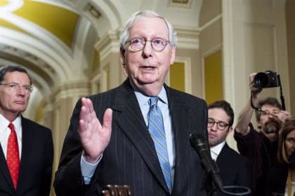 Mitch McConnell culpa a Trump de la derrota republicana en las elecciones al Senado