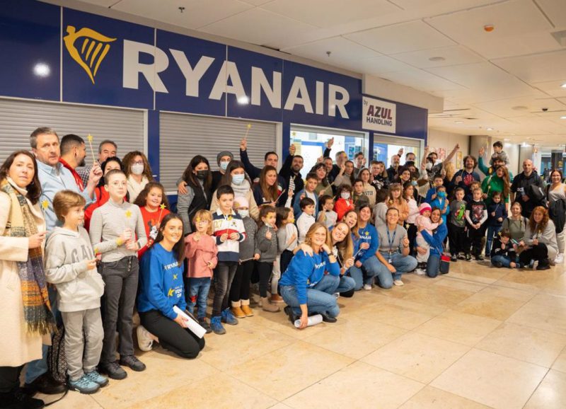 Pequeño Deseo y Ryanair celebran 10 años de colaboración con un viaje a Disneyland París para familias de la fundación