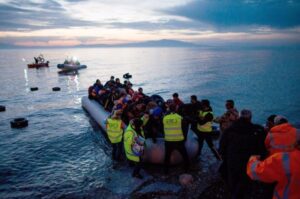 Turquía rescata a unos 160 migrantes en el mar Egeo y acusa a Grecia de expulsarlos hacia sus aguas